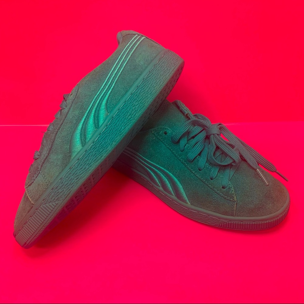 Puma Teal Suede Classic Size 7 Women- Used
